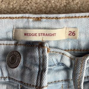 Levi’s Wedgie Straight  26  light wash